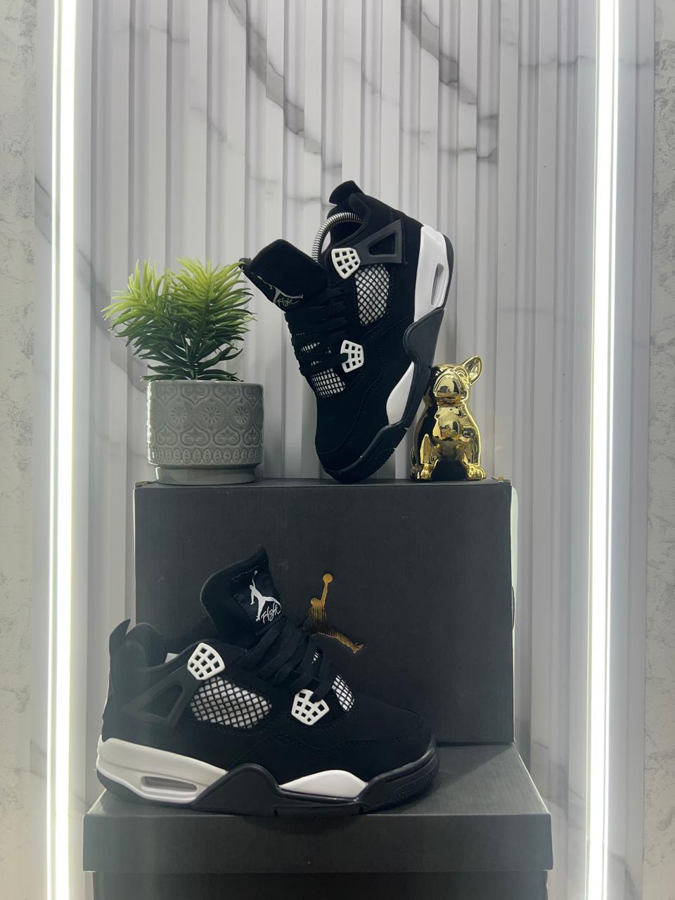 Retro 4 Negro/Blanco